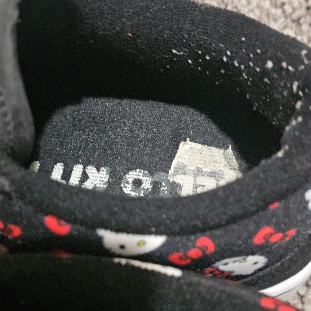 The Hello Kitty X Heelys Collaboration Size 8 - Picture 8 of 12